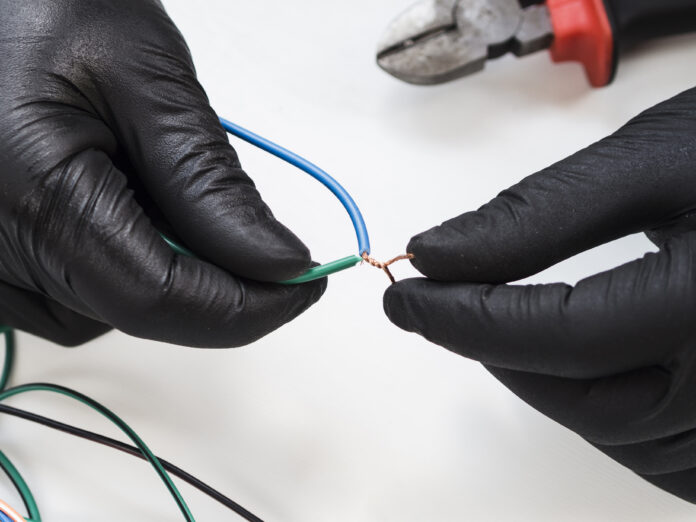 Electricians Diagnose Wiring Problems